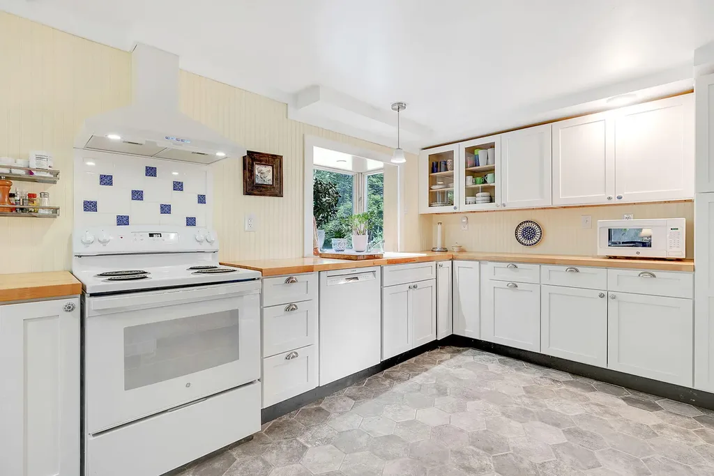 470 Mere Point Road Brunswick ME 04011