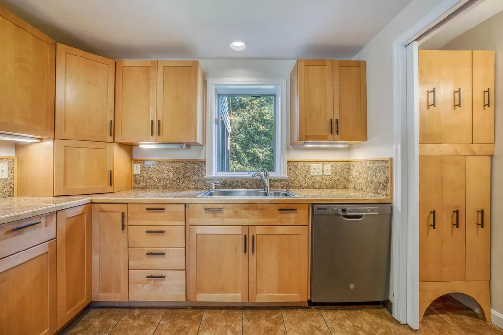 8 Cromwell Drive Orono ME 04473