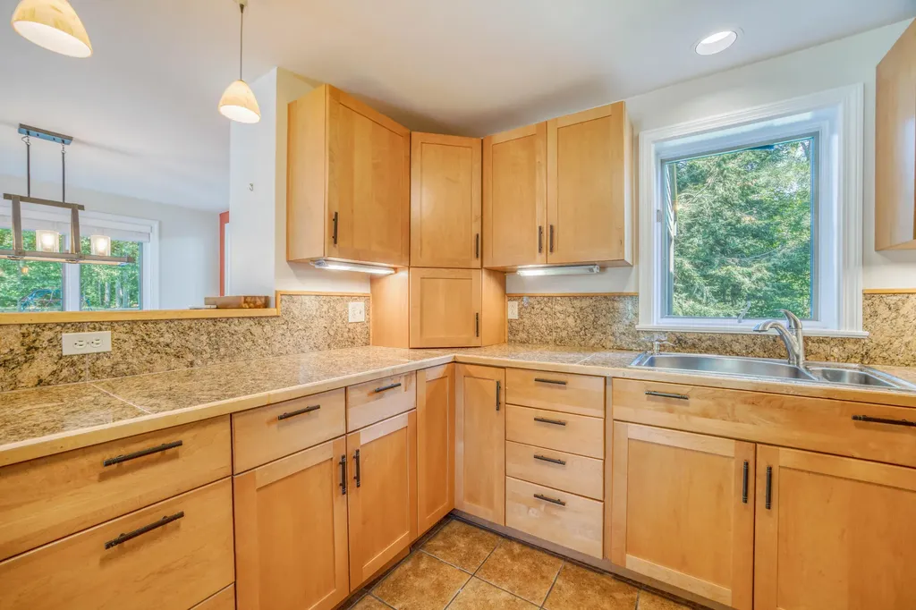 8 Cromwell Drive Orono ME 04473