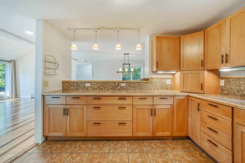 8 Cromwell Drive Orono ME 04473