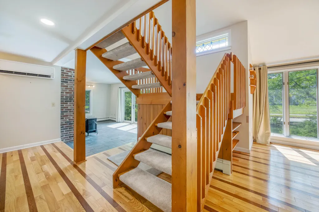 8 Cromwell Drive Orono ME 04473