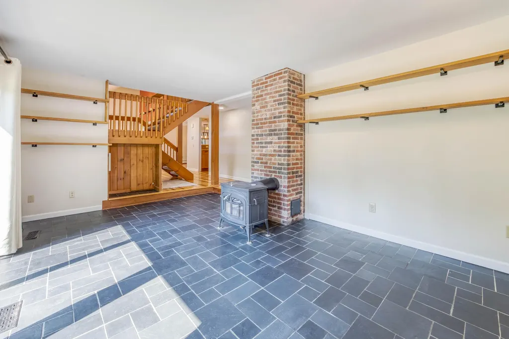 8 Cromwell Drive Orono ME 04473