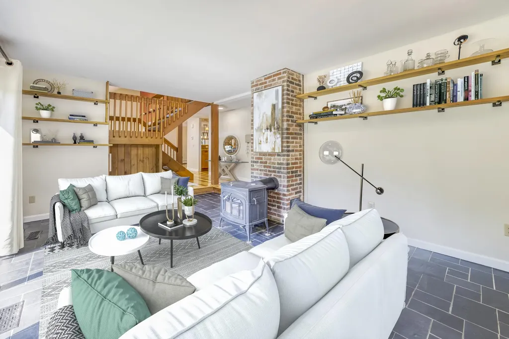8 Cromwell Drive Orono ME 04473