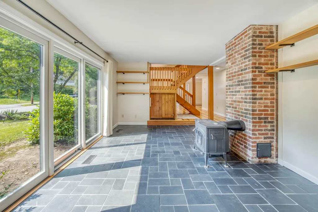 8 Cromwell Drive Orono ME 04473