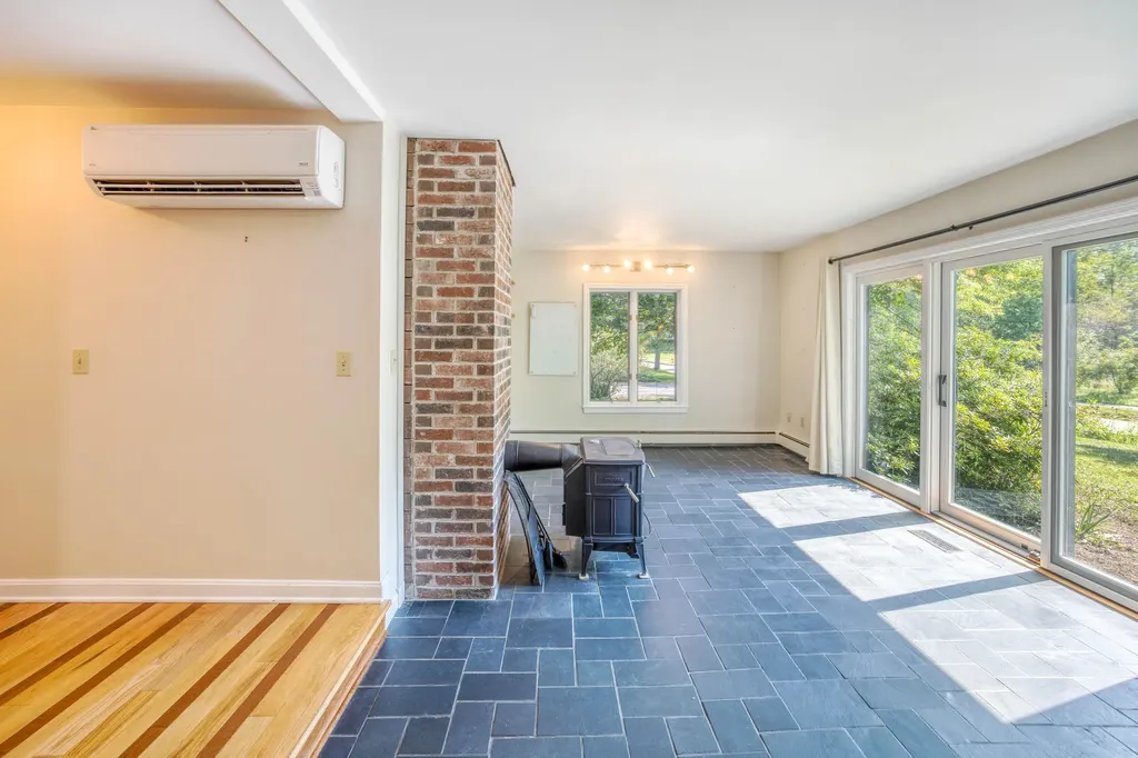 8 Cromwell Drive Orono ME 04473