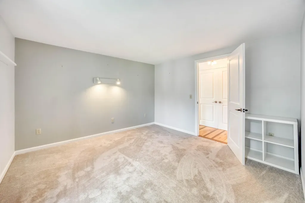 8 Cromwell Drive Orono ME 04473