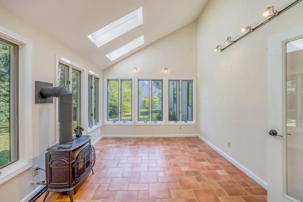 8 Cromwell Drive Orono ME 04473