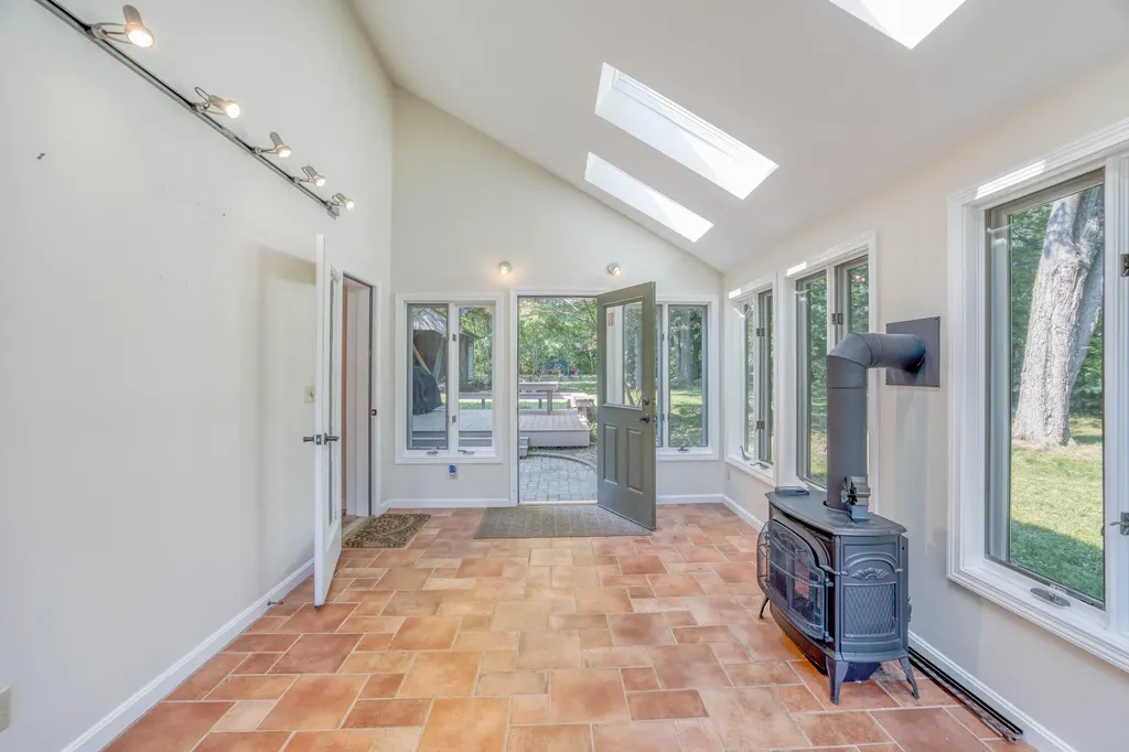 8 Cromwell Drive Orono ME 04473