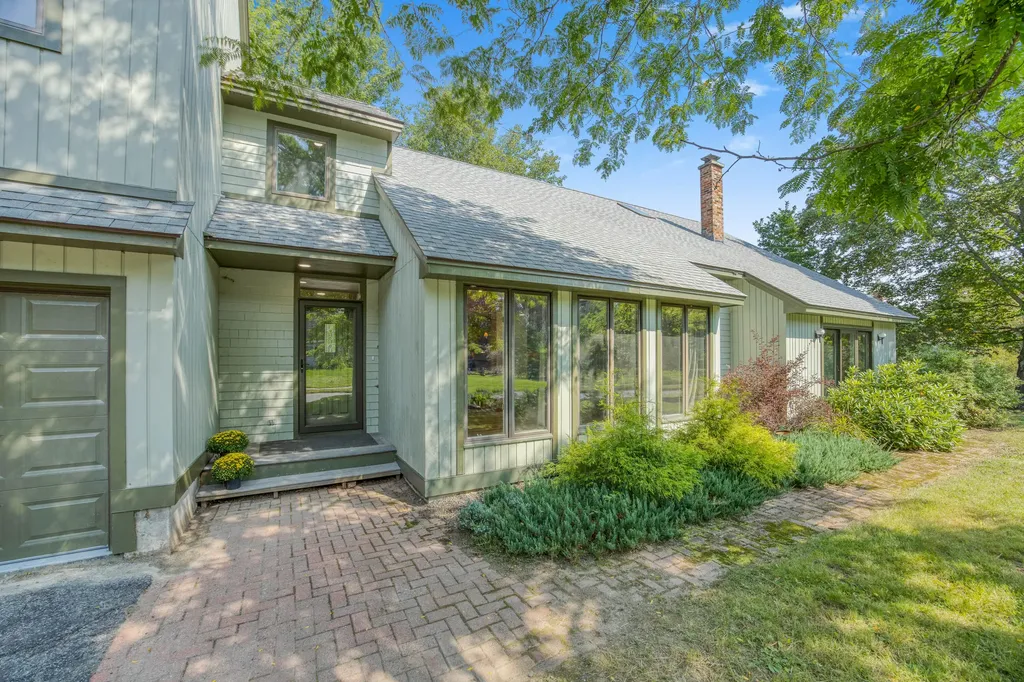 8 Cromwell Drive Orono ME 04473