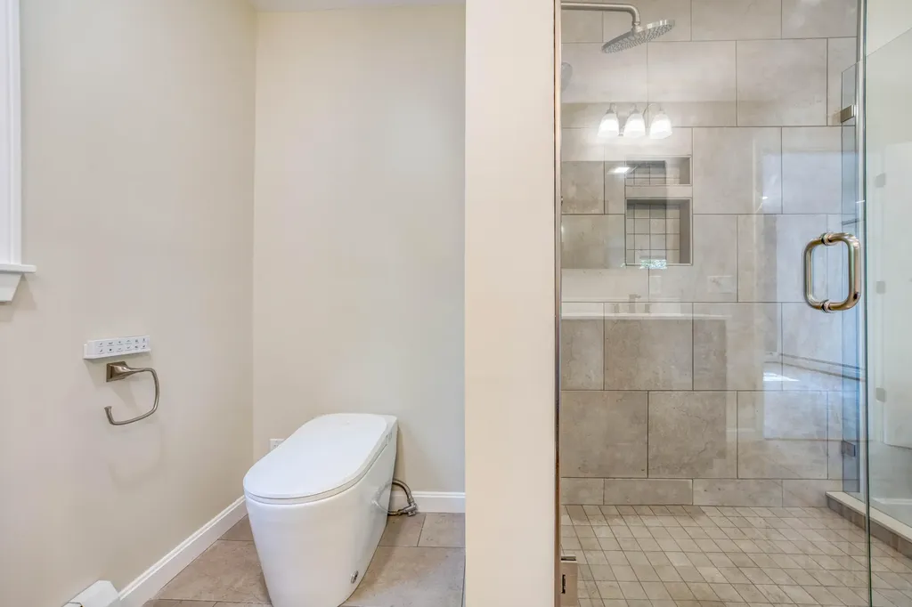 8 Cromwell Drive Orono ME 04473