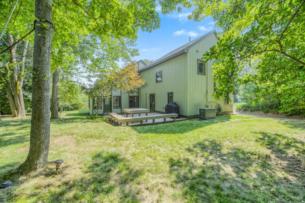 8 Cromwell Drive Orono ME 04473
