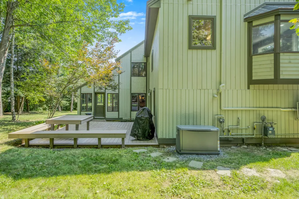 8 Cromwell Drive Orono ME 04473