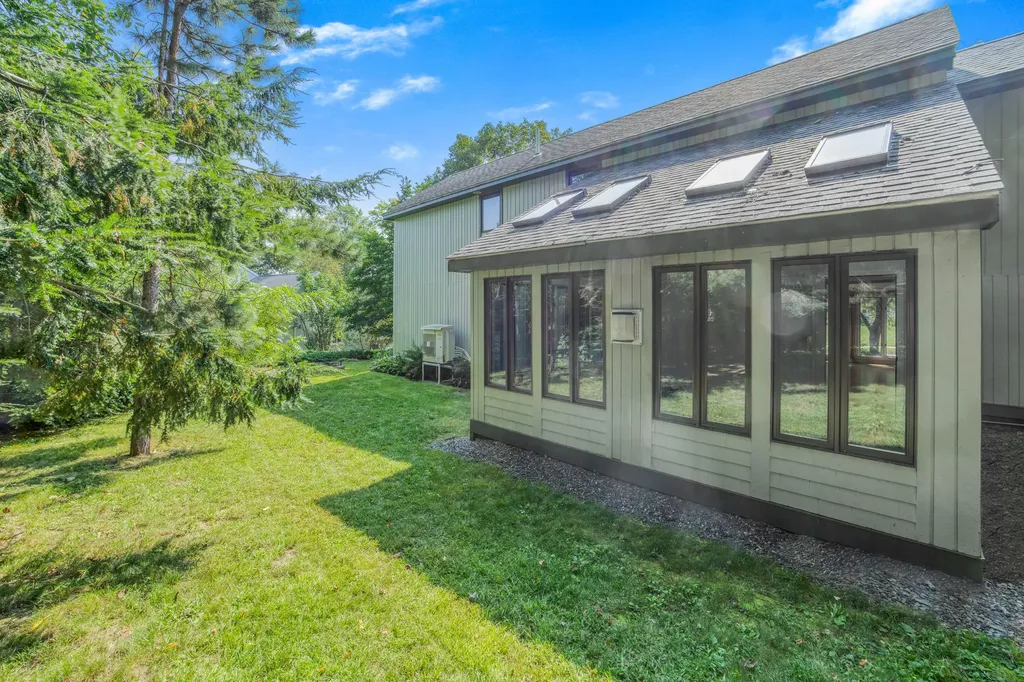 8 Cromwell Drive Orono ME 04473
