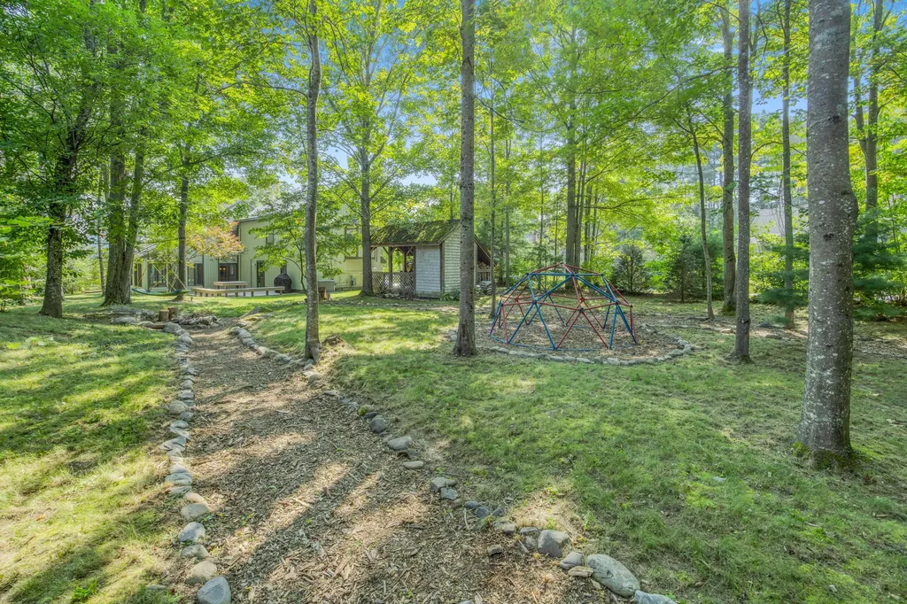 8 Cromwell Drive Orono ME 04473