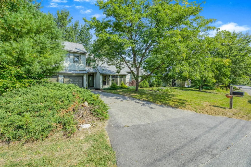 8 Cromwell Drive Orono ME 04473