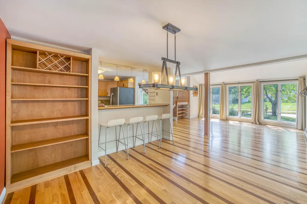 8 Cromwell Drive Orono ME 04473