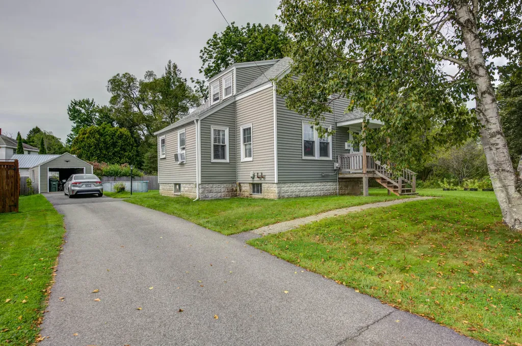 18 Fairlawn Avenue Westbrook ME 04092