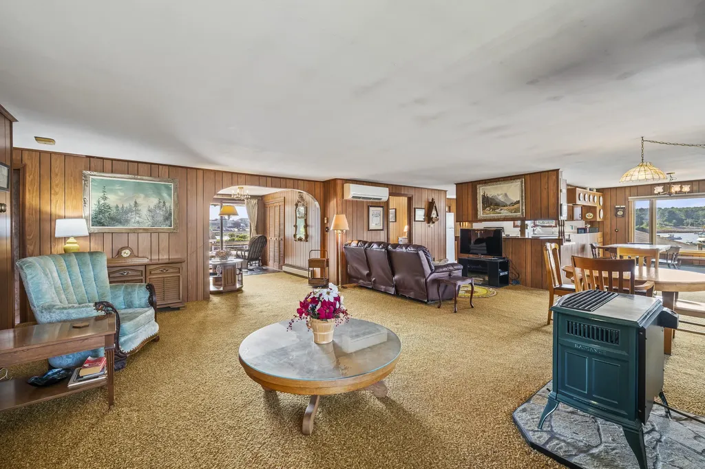 18 Simpson Lane York ME 03911