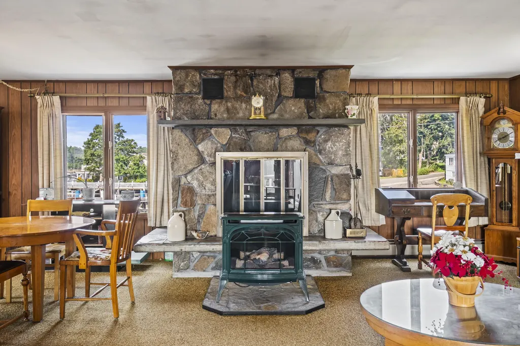 18 Simpson Lane York ME 03911