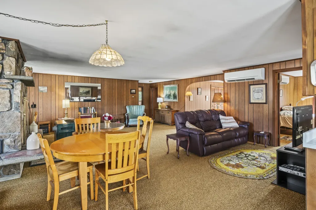 18 Simpson Lane York ME 03911