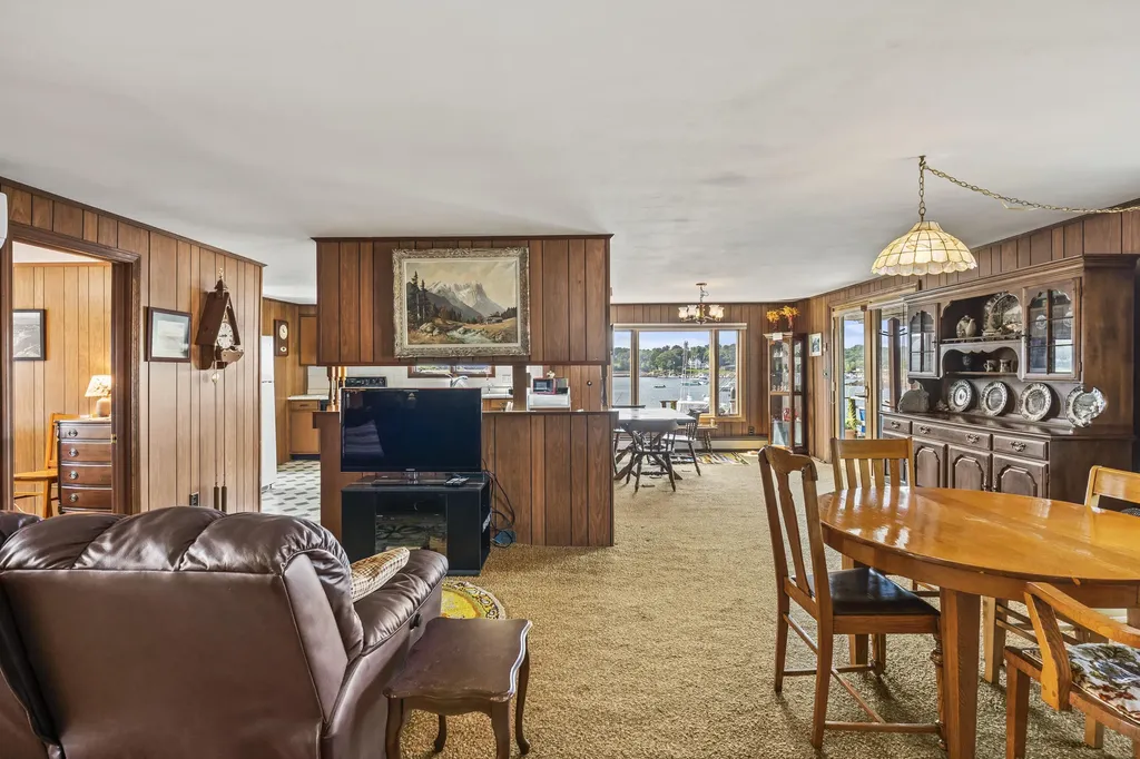 18 Simpson Lane York ME 03911