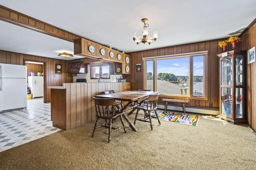 18 Simpson Lane York ME 03911