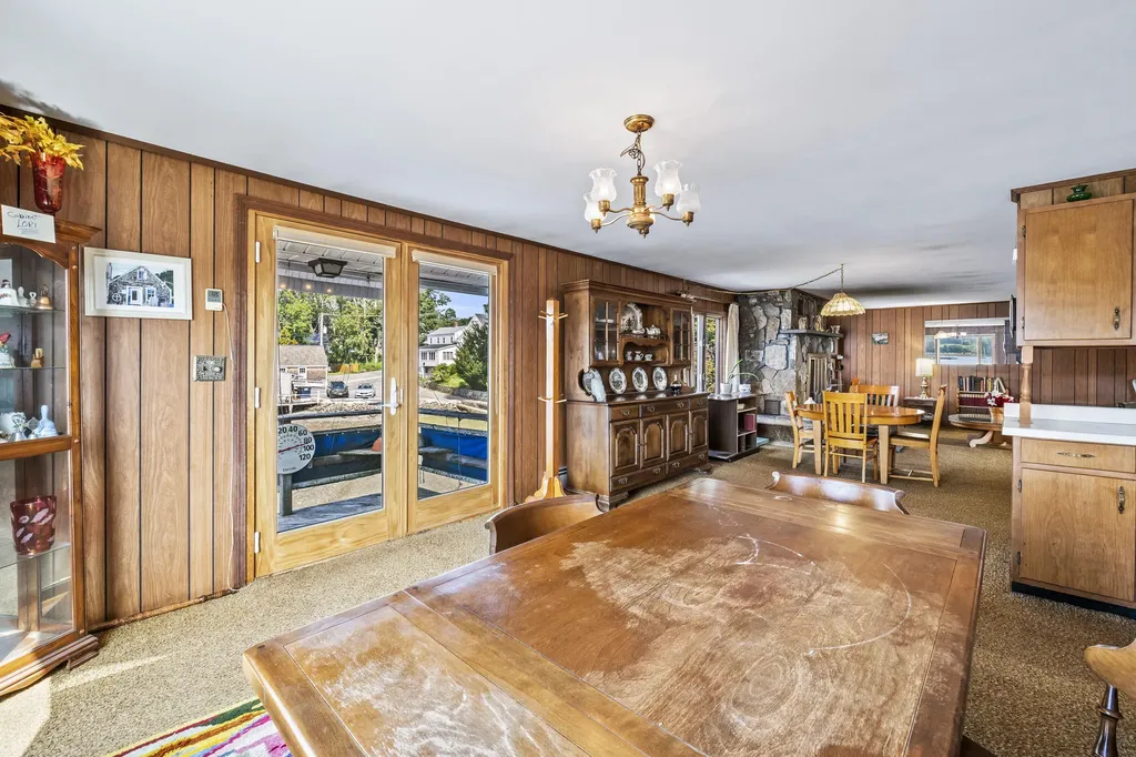 18 Simpson Lane York ME 03911
