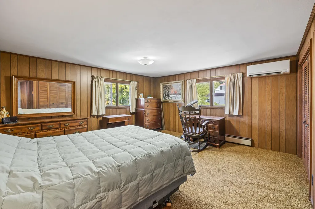 18 Simpson Lane York ME 03911