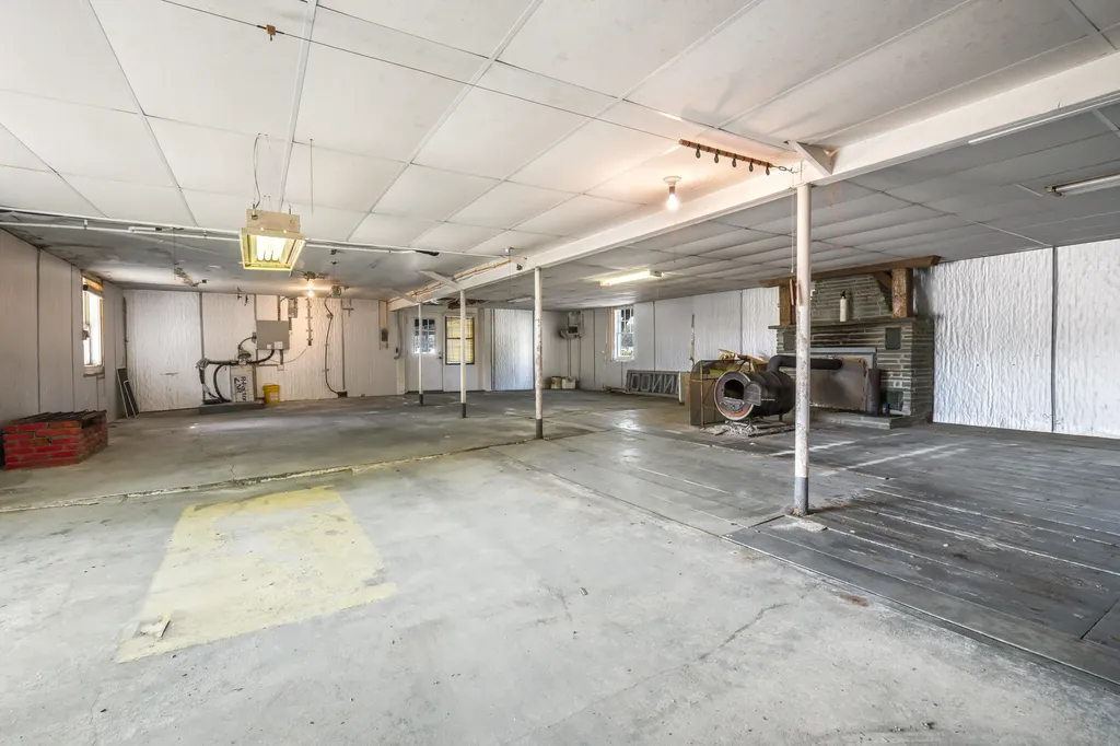 18 Simpson Lane York ME 03911