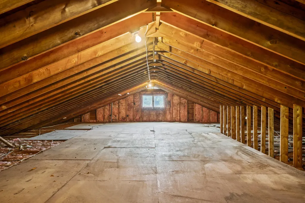 18 Simpson Lane York ME 03911