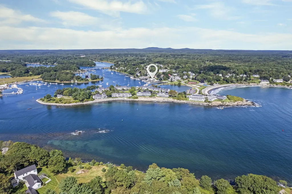 18 Simpson Lane York ME 03911