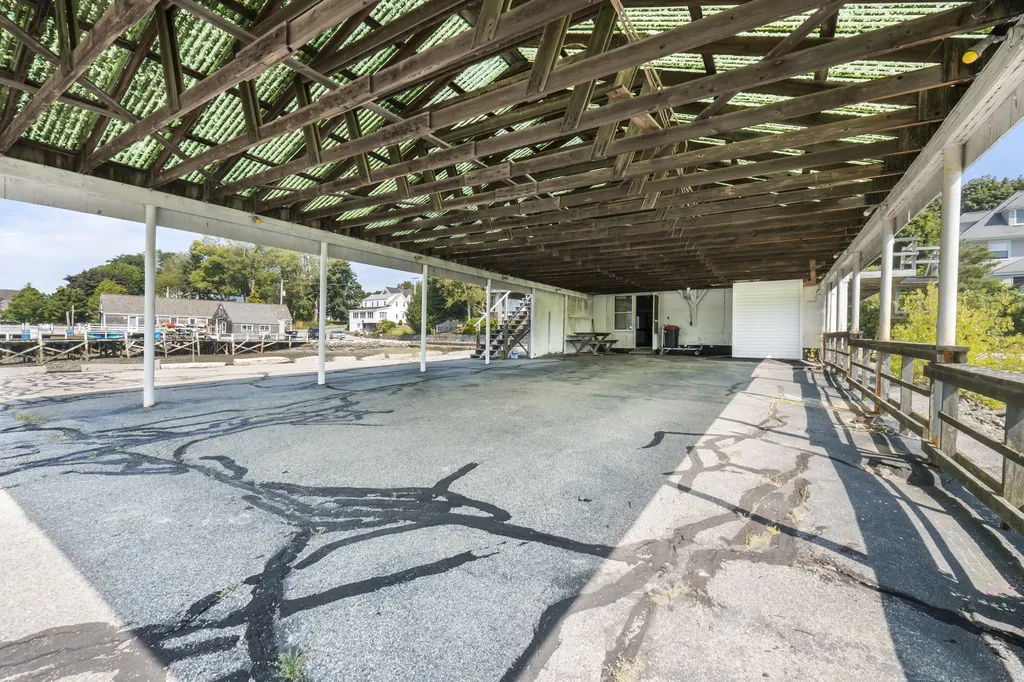 18 Simpson Lane York ME 03911