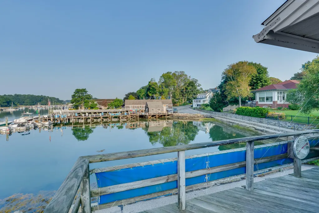 18 Simpson Lane York ME 03911