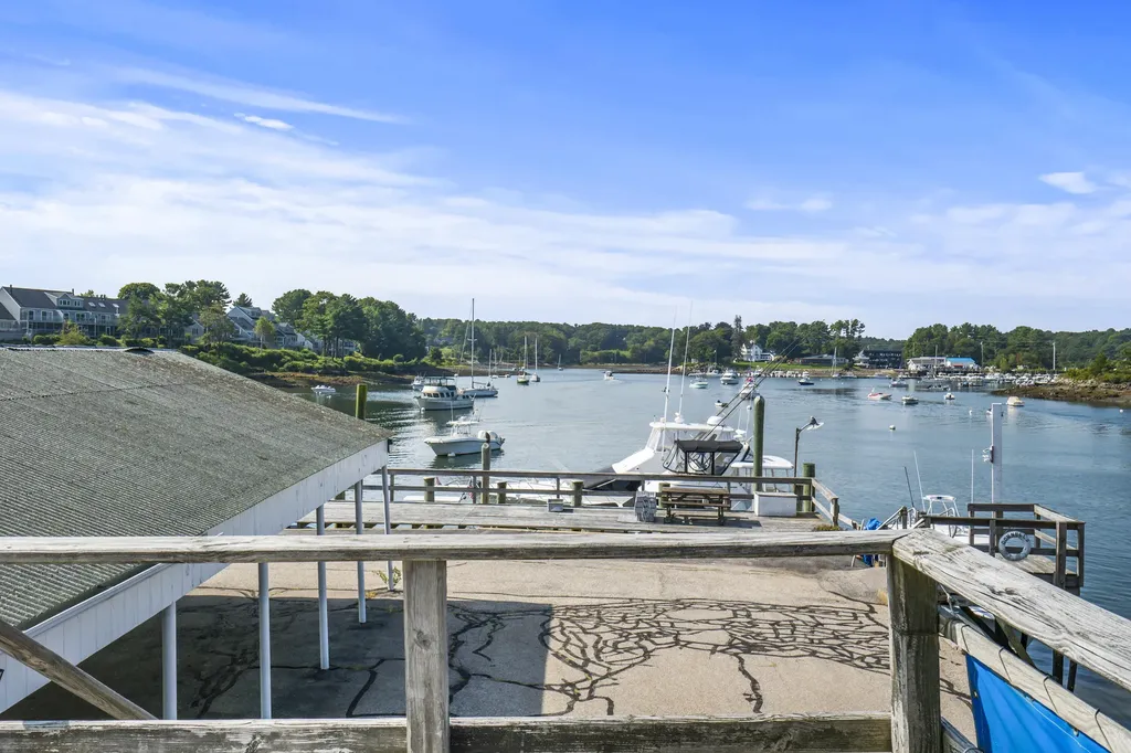 18 Simpson Lane York ME 03911