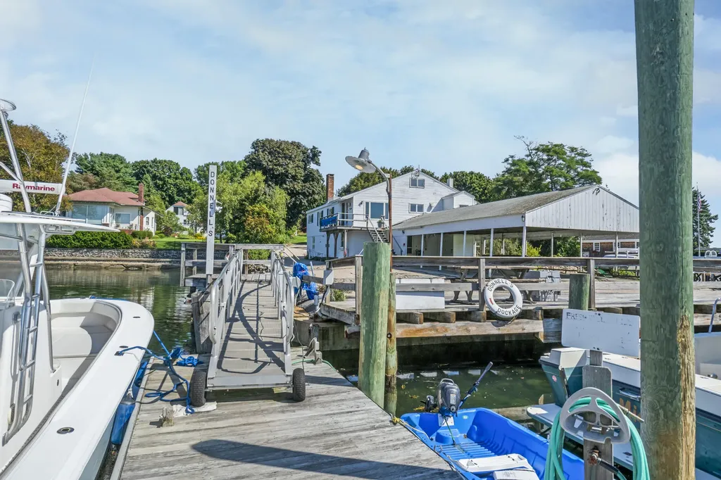 18 Simpson Lane York ME 03911