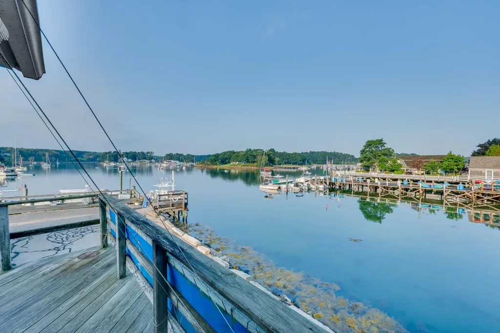 18 Simpson Lane York ME 03911