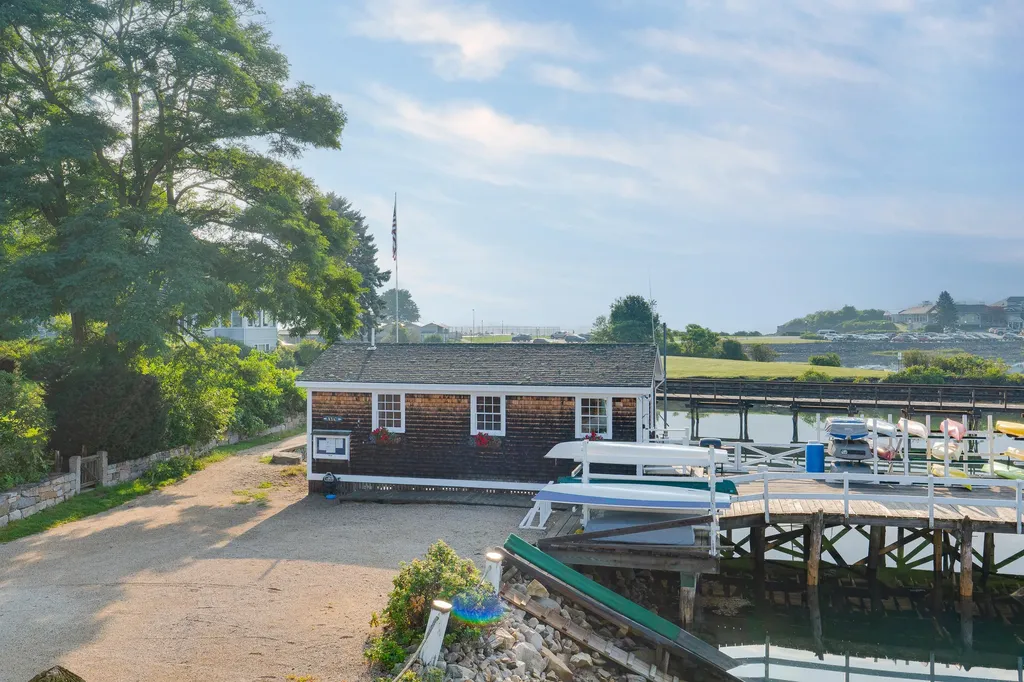 18 Simpson Lane York ME 03911