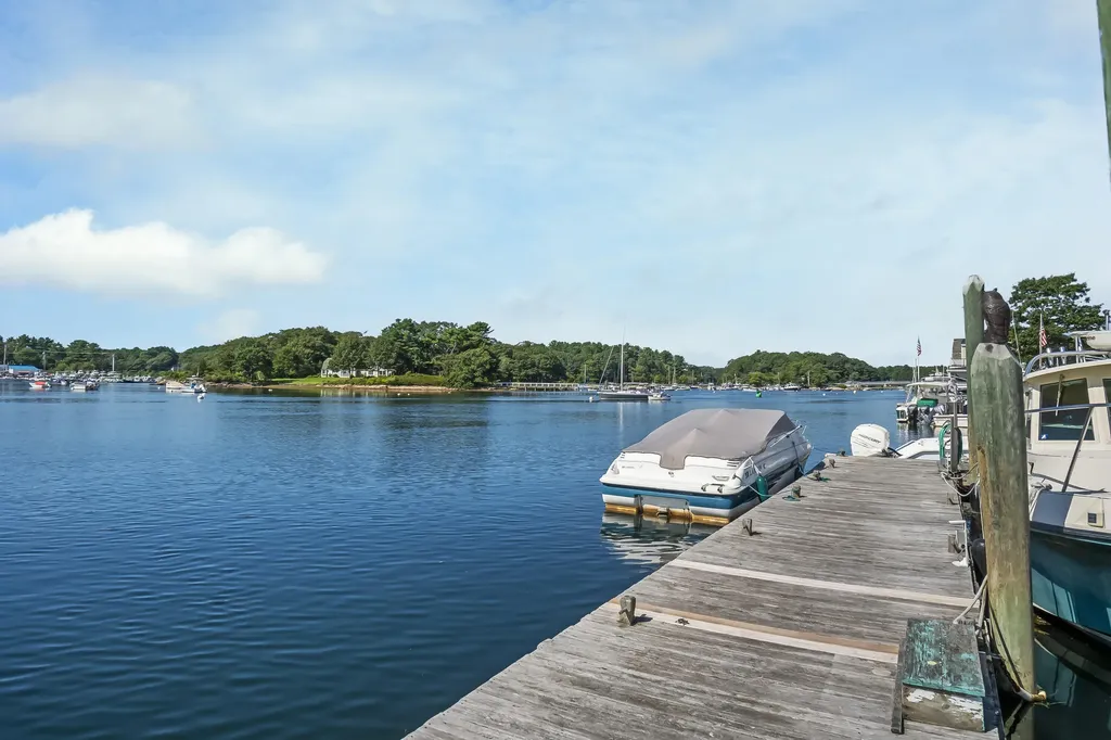 18 Simpson Lane York ME 03911