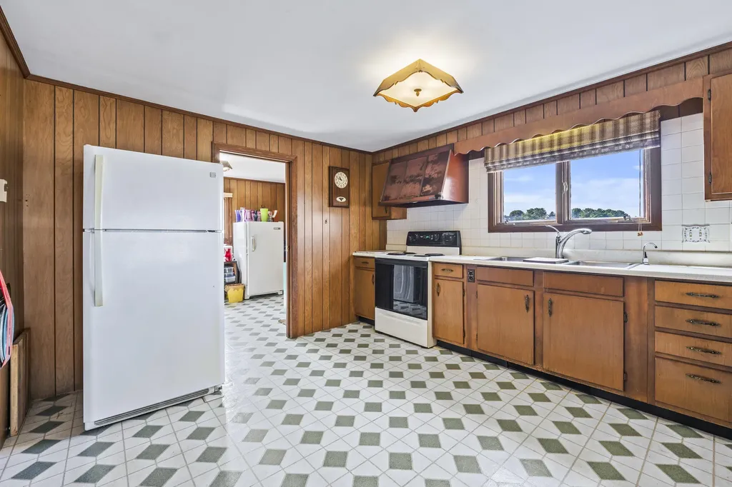 18 Simpson Lane York ME 03911