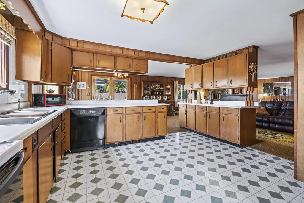 18 Simpson Lane York ME 03911