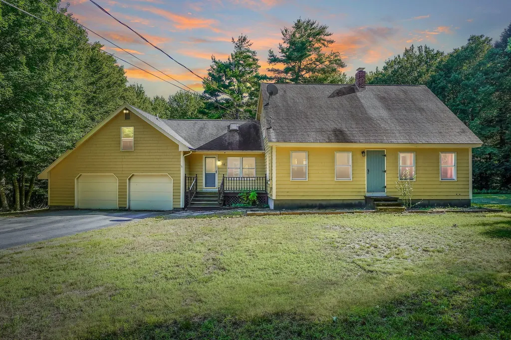 24 Adams Circle Buxton ME 04093