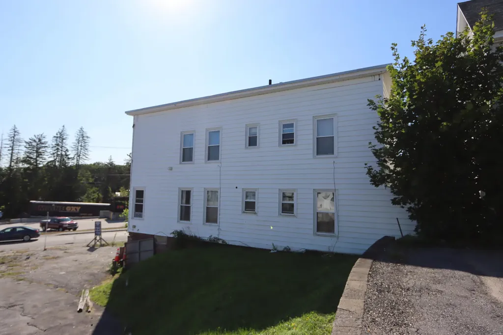 93 Washington Street N Auburn ME 04210