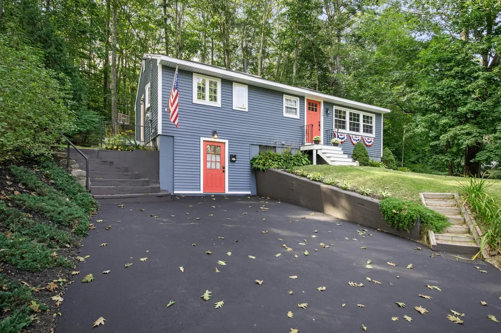 129 Narragansett Street Gorham ME 04038