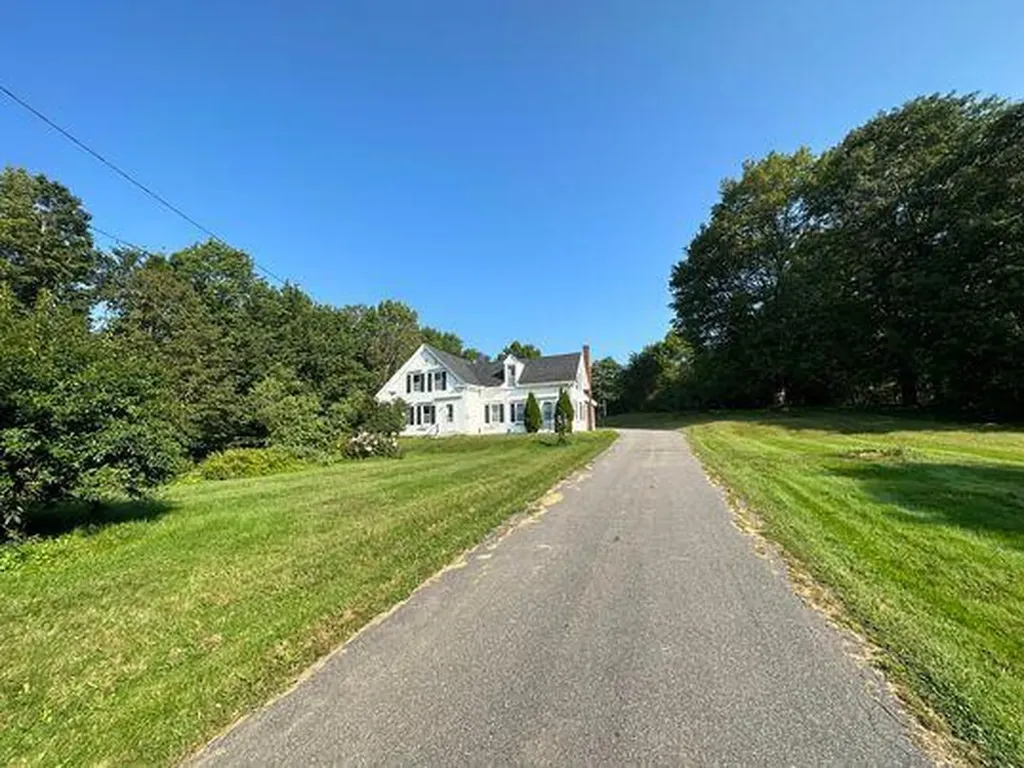 829 Lewiston Road West Gardiner ME 04345