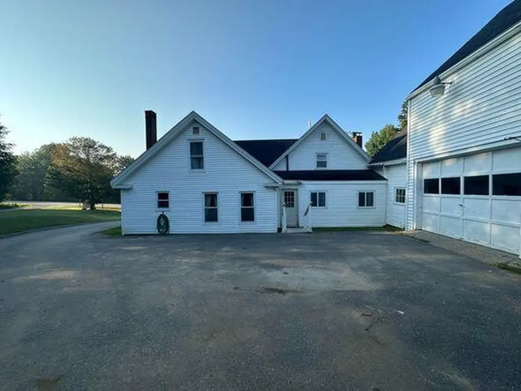829 Lewiston Road West Gardiner ME 04345