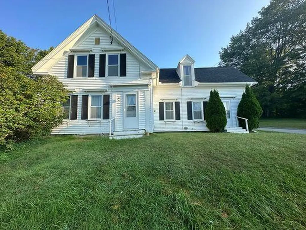 829 Lewiston Road West Gardiner ME 04345