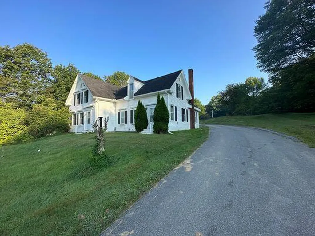 829 Lewiston Road West Gardiner ME 04345
