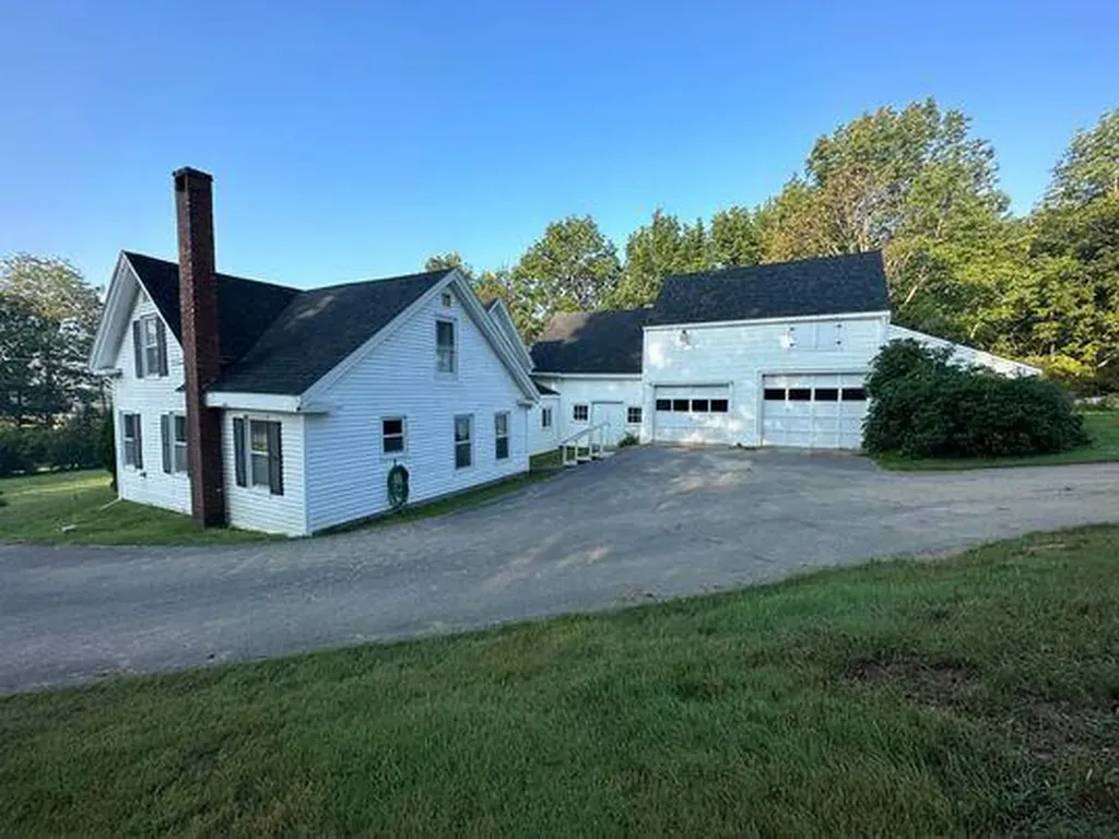 829 Lewiston Road West Gardiner ME 04345