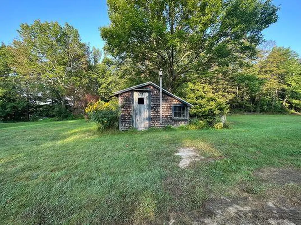 829 Lewiston Road West Gardiner ME 04345