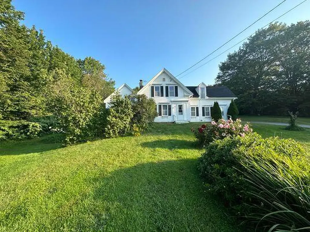 829 Lewiston Road West Gardiner ME 04345